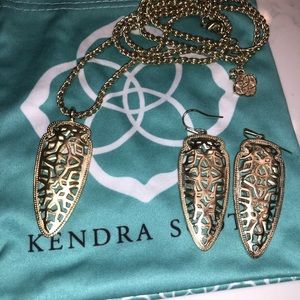 KENDRA SCOTT SET OF ARROW EARRINGS AND NECKLACE